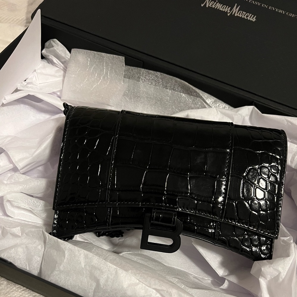 Balenciaga Hourglass Wallet On Chain